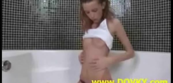  Super skinny girl in the shower - XVIDEOS.COM